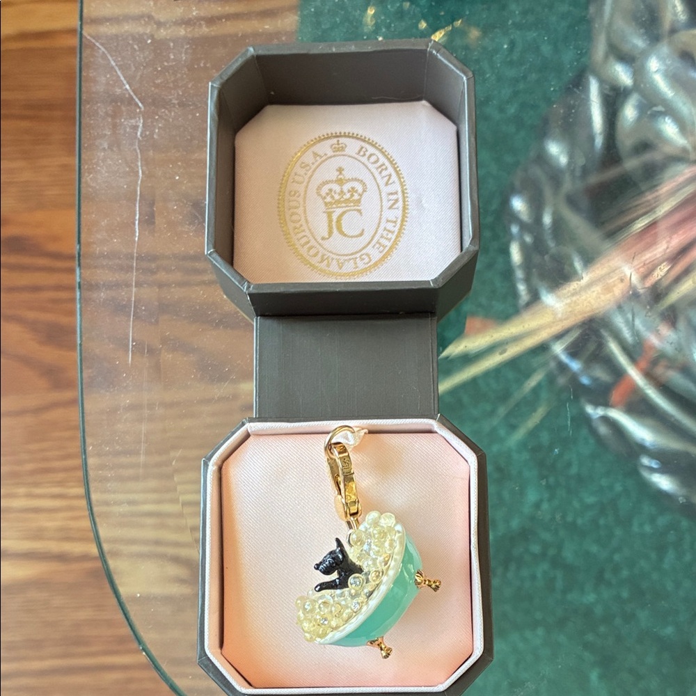 Brand New Juicy Couture Dog Bathtub Charm